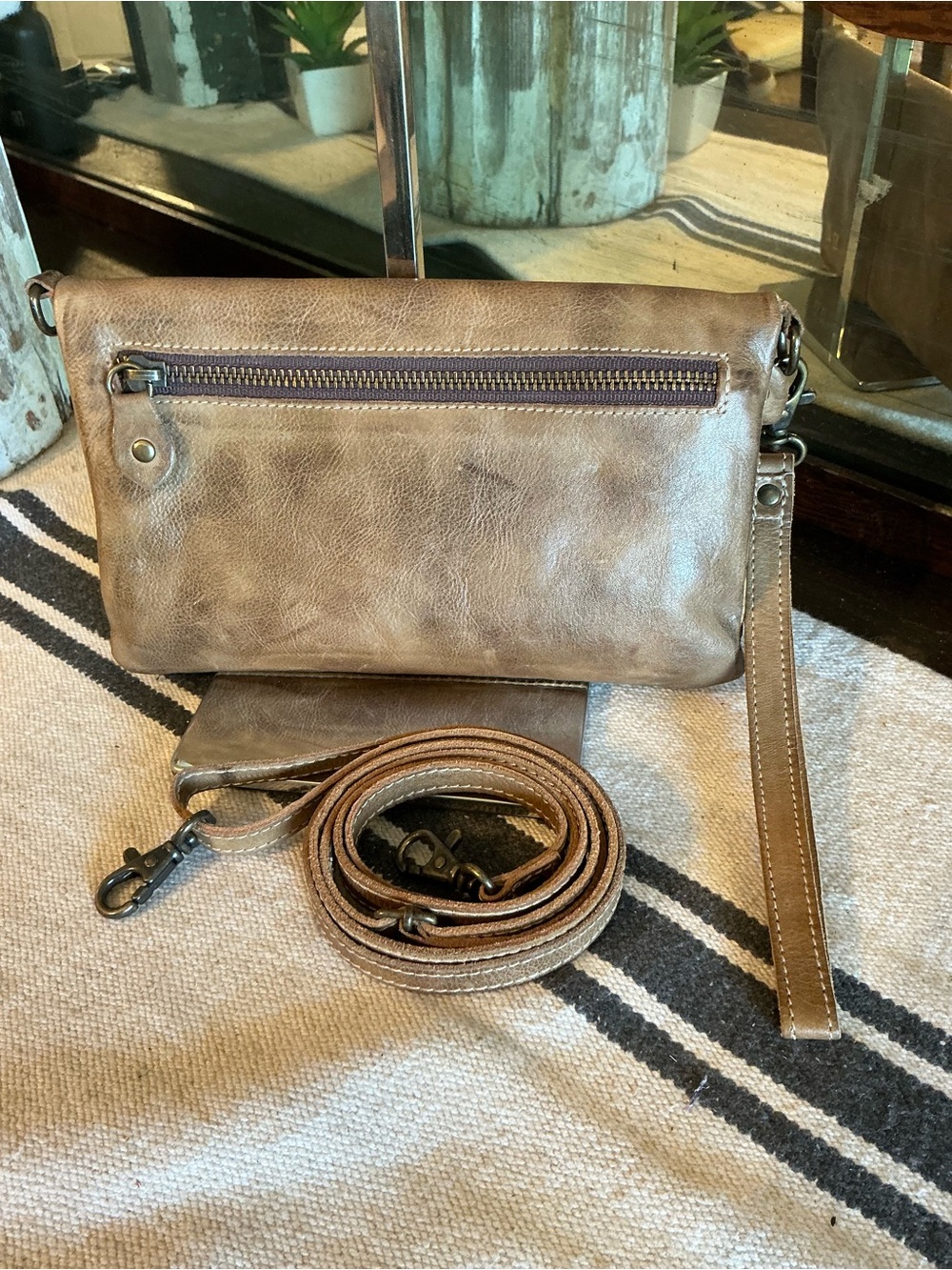 Bed Stu Leather Cadence Wallet Wristlet Crossbody Bag Taupe Rustic MSRP $179 - Picture 4 of 13